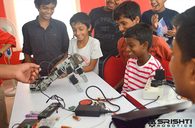 Summer Camp Robotics | Srishti Robotics | Robotics for Kids | School Robotics Training | Summer Robotics Classes